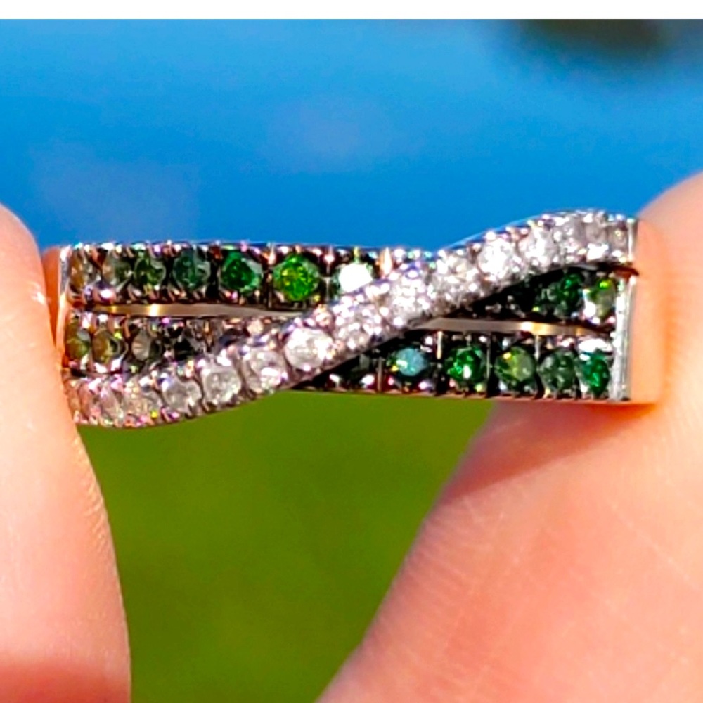 Gorgeous Green & White Diamond Crossover 14kt White Gold Ring EUC Sparkle 4Days